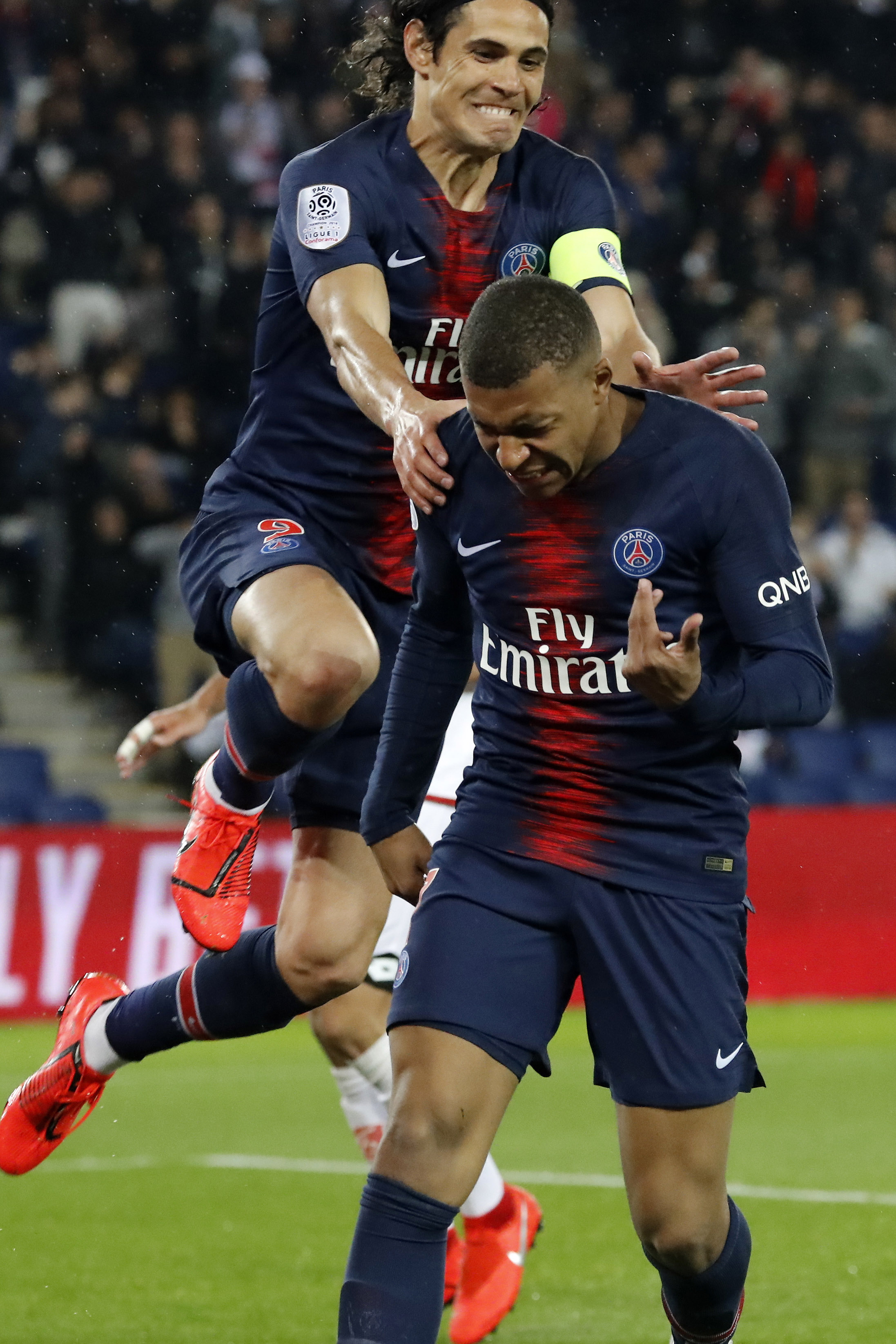 第戎主场逆转巴黎，夺得关键胜利的简单介绍