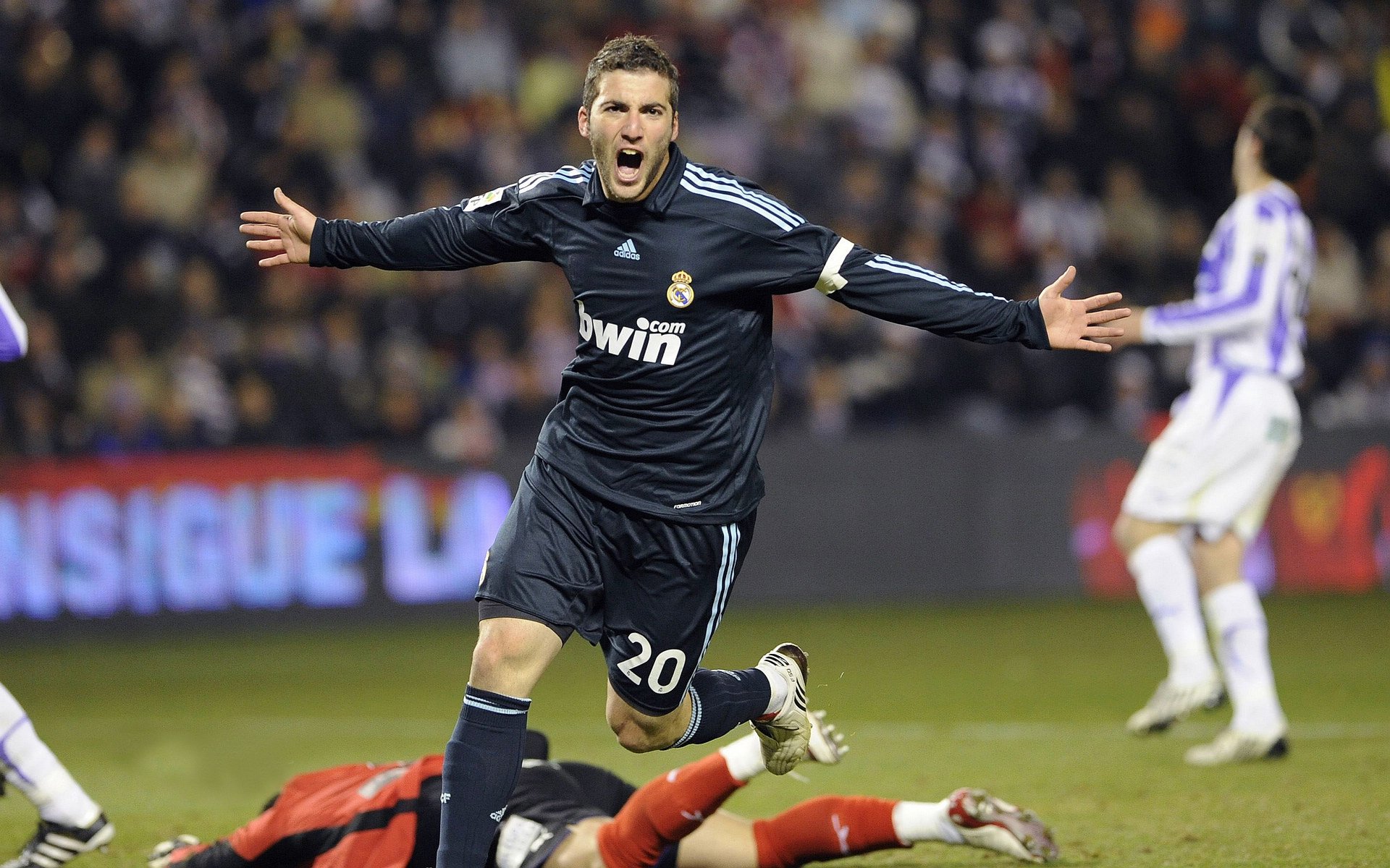 陈梦赛后谦逊发言登热搜，切尔西横扫洛杉矶快船引发热议